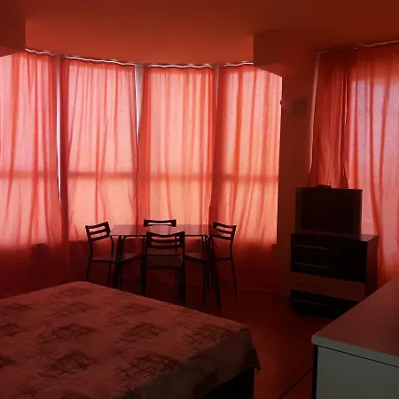 Hotel Семеен Хотел Денз 2*