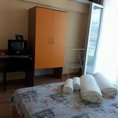 Hotel Семеен Хотел Денз 2*