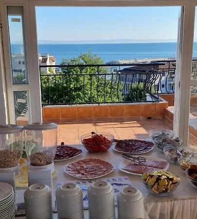 Hotel Семеен Хотел Денз 2*