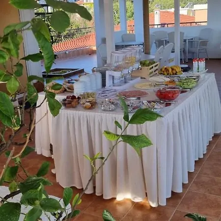 Hotel Семеен Хотел Денз 2*