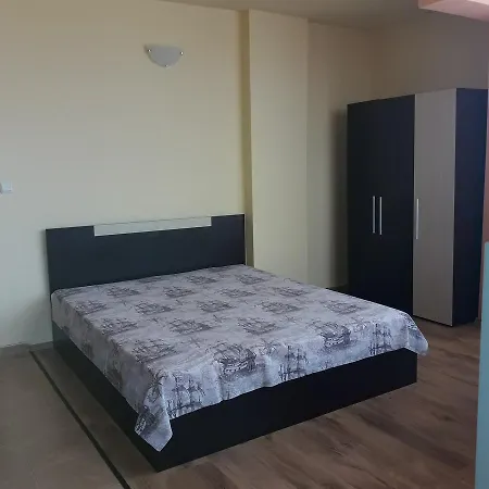 Семеен Хотел Денз Hotel 2*