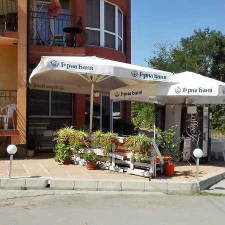 Hotel Семеен Хотел Денз 2*