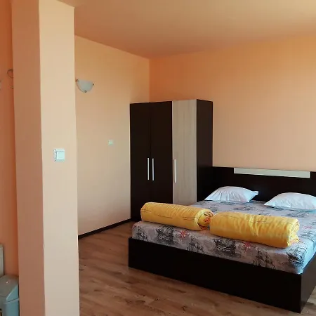 Семеен Хотел Денз