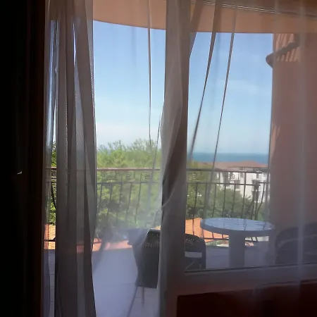 Hotel Семеен Хотел Денз 2*