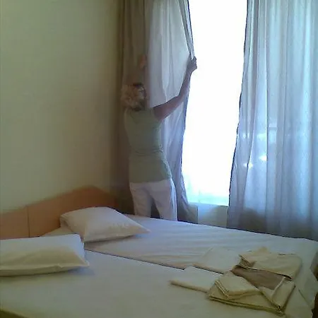 Семеен Хотел Денз Hotel 2*