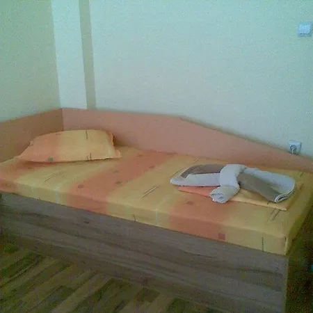 Семеен Хотел Денз Hotel 2*