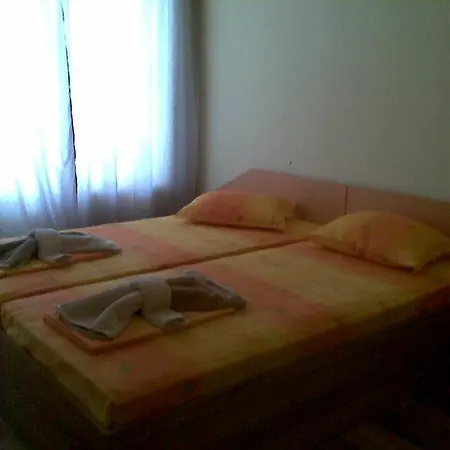 Семеен Хотел Денз Hotel 2*