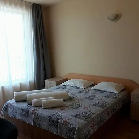 Семеен Хотел Денз 2*