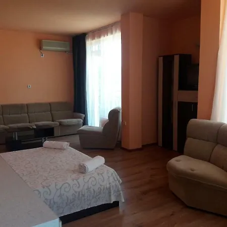 Семеен Хотел Денз Hotel