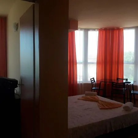 Семеен Хотел Денз Hotel